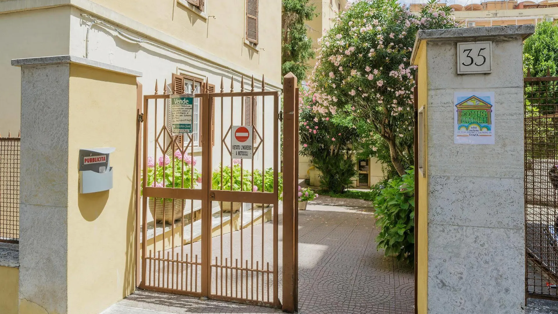 Bed & Breakfast Domus Manlii B&B Rome